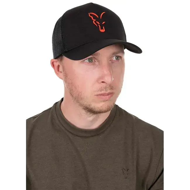 Livrare gratuită Sapca Fox Collection Trucker Cap Black/Orange – Confort si stil pentru pescuit si outdoor Meta Descriere: