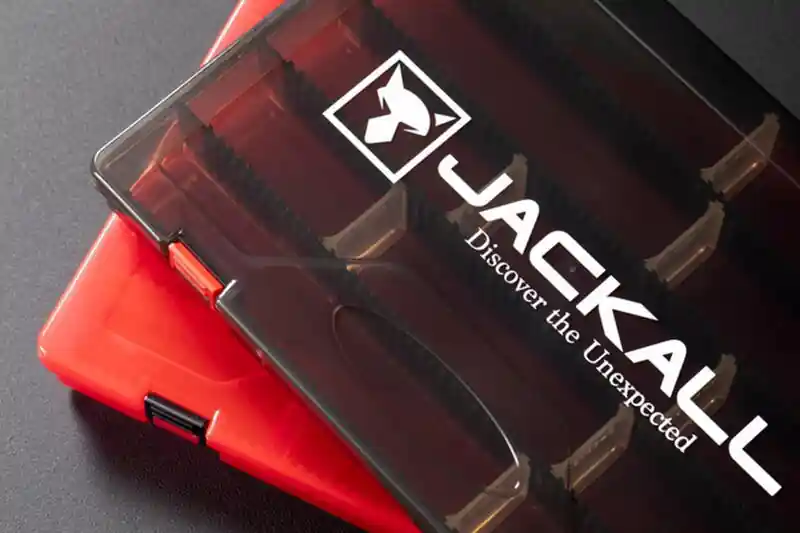 Lichidare de stoc CUTIE JACKALL 2800D TACKLE M CLEAR RED