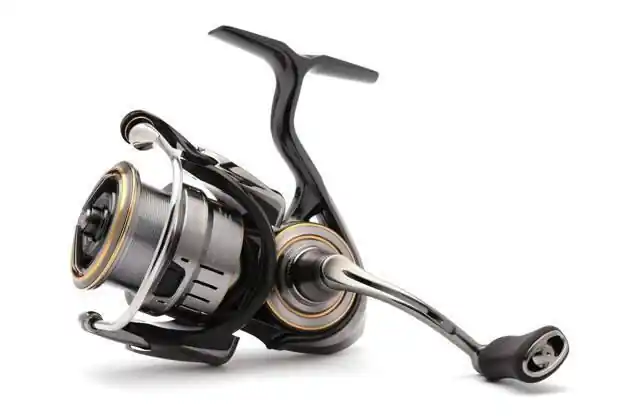 MULINETA DAIWA LUVIAS AIRITY FC LT 1000S-P 11RUL/200MX0,05MM/4,9:1 Cel mai bun preț